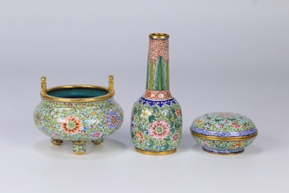 A set of Qing Dynasty Qianlong bronze tire painting enamel entwined flower pattern "stove bottle