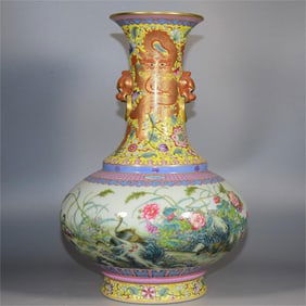 A supreme flat belly bottle made in the Yongzheng era of the Qing Dynasty