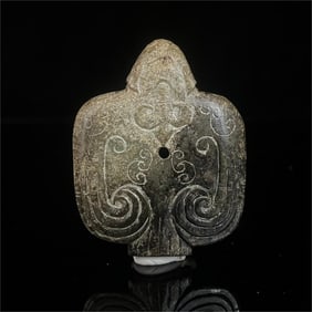 A beautiful Hetian jade bird