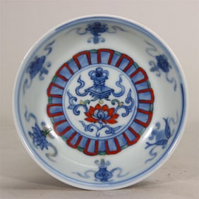 A small plate with a blue and white colorful eight-treasure pattern made in the Wanli year of the