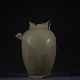 A secret color celadon pot of the Yue kiln of the Tang Dynasty (fragment kiln site)