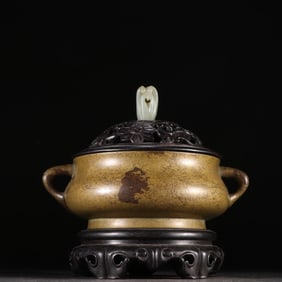 A copper amphora of the Ming Dynasty Xuande model