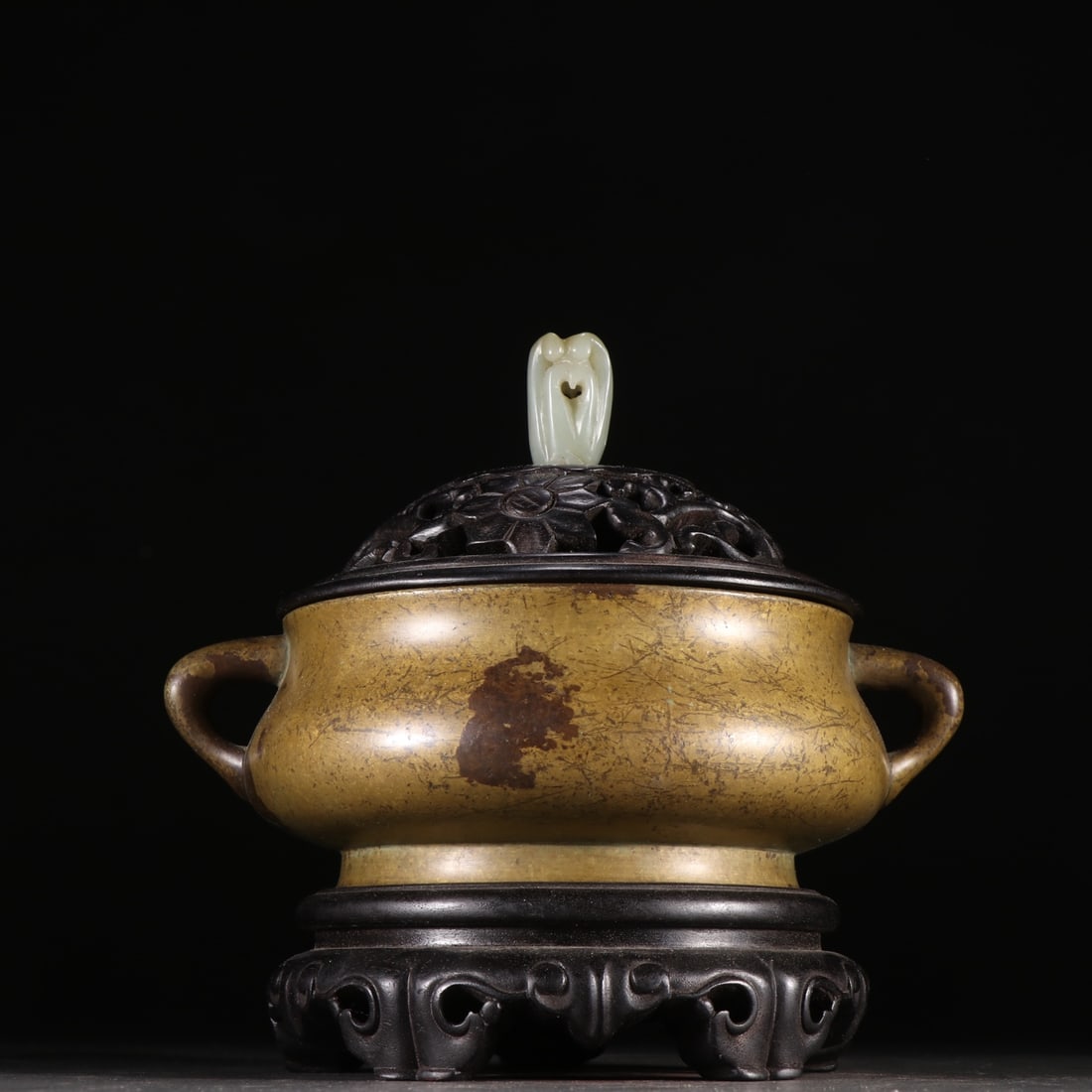 A copper amphora of the Ming Dynasty Xuande model: Ming Dynasty Xuande model copper tire amphora aroma diffuser Size: H:18.8cm W:17.4cm W:1232.5g (The Dimensions Of All Batches Are Manually Measured.If You Need More Detailed Information, Please Contac