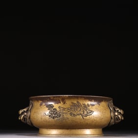 A beautiful copper-tired lion's ear stove