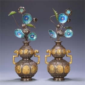 A pair of silver gourds and eight-treasure lotus vases of the Qing Dynasty Buddha offerings