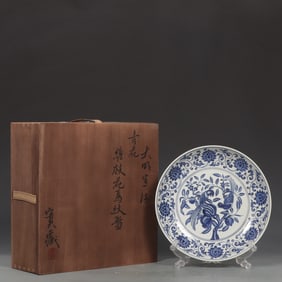 A blue and white entwined lotus flower bird pattern plate made in the Xuande period of the Ming