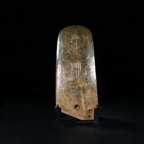 A beautiful old Hetian jade dragon pattern high-crowned human face jade jade