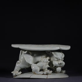 A piece of auspicious beast pillow of the Hutian kiln in the Song Dynasty (fragment kiln site)