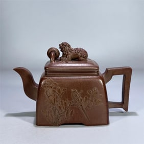 A painted four-way lion rolling hydrangea Pan Zhongzhan in the Qing Dynasty