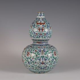 A Doucai Fushou Lianlian gourd bottle made in the Qianlong year of the Qing Dynasty