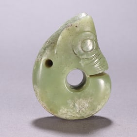 A river grinding jade pig dragon of Hongshan culture