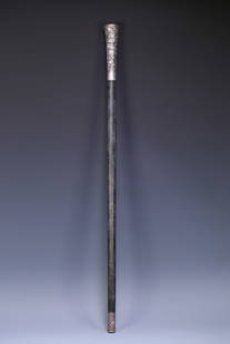 A piece of shark skin dragon pattern sterling silver with a wrong handle made in the Qianlong period: The Qing Dynasty Qianlong year made of mermaid skin dragon pattern sterling silver handle wrong gold two Size: L:95.6x4.5cm W:572g (The Dimensions Of All Batches Are Manually Measured.If You Need More