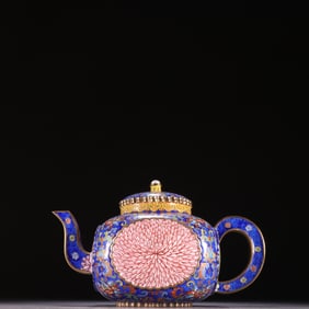 A Qing Dynasty copper tire painting enamel window chrysanthemum pattern teapot