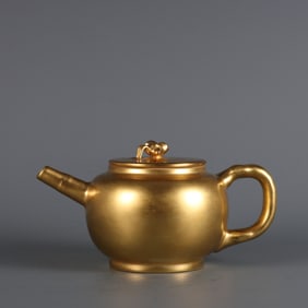 A gilded bamboo teapot made in the Yongzheng era of the Qing Dynasty