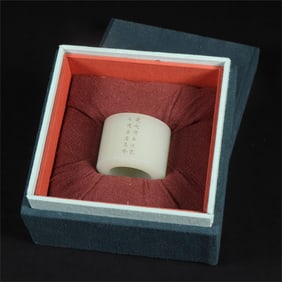 A piece of Hetian jade painting of the Qing Dynasty is a poem of Fangzhai