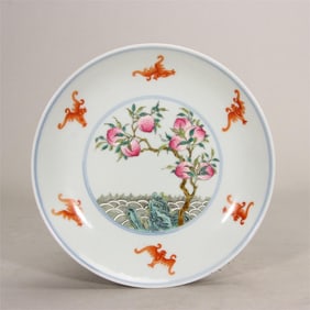 A pastel Fushou plate made in the Qianlong period of the Qing Dynasty