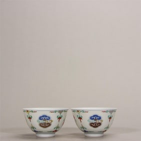 A small cup with a ganoderma pattern made in the Yongzheng year of the Qing Dynasty