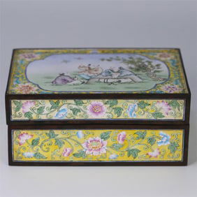 A copper tire painting enamel figure flower square lid box made in the Qianlong period of the Qing