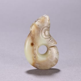 A river grinding jade pig dragon of Qijia culture