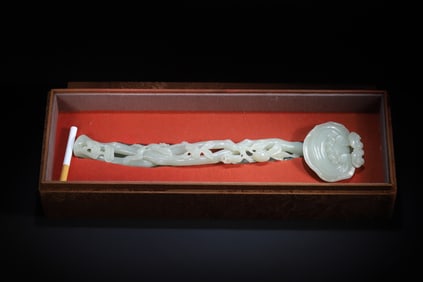 A beautiful Ganoderma lucidum jade ruyi ornament