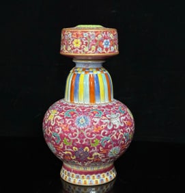 A foreign color carmine red eight-treasure pattern Benba bottle made in the Qing Dynasty Jiaqing