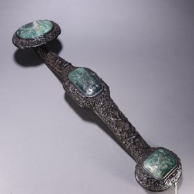 A small leaf rosewood inlaid with jade phoenix pattern ruyi handle in the Qing Dynasty