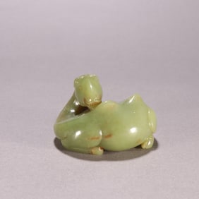 A Hetian topaz camel ornament from the Qing Dynasty