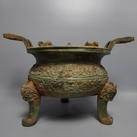 A bronze three-legged prince from the Warring States period