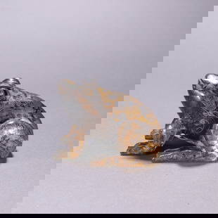 A bronze mistake gold and silver frog from the Han Dynasty: The copper mistake gold and silver gold frog of the Han Dynasty Size: H:5.5cm W:8.1cm W:300g (The Dimensions Of All Batches Are Manually Measured.If You Need More Detailed Information, Please Contact