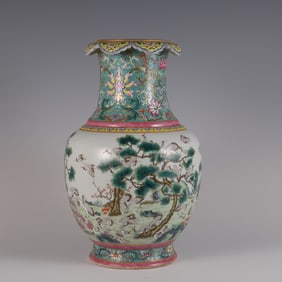 A pastel hundred crane pattern ruyi Yunkou statue made in the Qianlong period of the Qing Dynasty