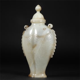 A Hetian jade Pisces bottle from the Qing Dynasty