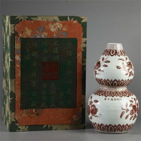 A glazed red gourd bottle made in the Xuande year of the Ming Dynasty