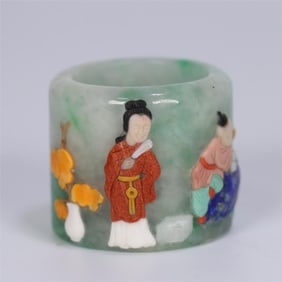 An old jade treasure of the Qing Dynasty is embedded with the "godson picture" finger