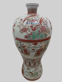 A large plum vase with colorful flowers and birds made in the Ming Dynasty Zhengde year
