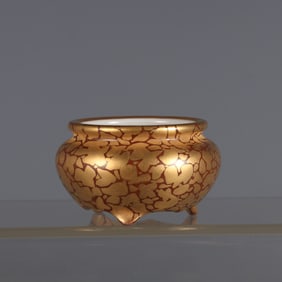 A small three-legged incense burner made in the Qianlong period of the Qing Dynasty with coral red
