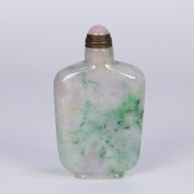 An old jade snuff bottle from the Qing Dynasty