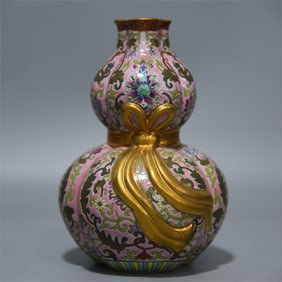 A beautiful red background three-sided special-shaped streamer pattern enamel colored gold painted