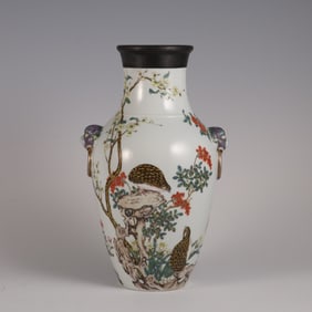 A pastel animal ear bottle made in the Yongzheng year of the Qing Dynasty