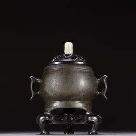A beautiful copper-tired amphora aroma diffuser