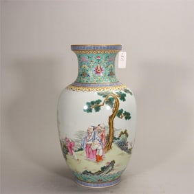 A pastel sea house made in the Qianlong period of the Qing Dynasty to add a lantern bottle
