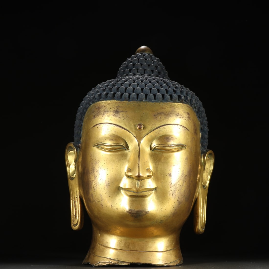 A copper gilt Buddha head of the Qing Dynasty