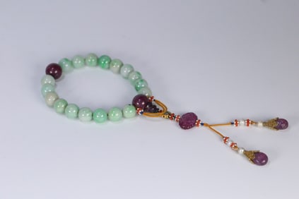 A piece of old jadeite from the Qing Dynasty court period held by eighteen sons