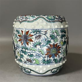 A beautiful blue and white colorful entwined flower hollow money pattern small drum stool