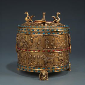 A copper-tired gilt palace enclosure hunting Tuwen wine bottle from the Qing Dynasty
