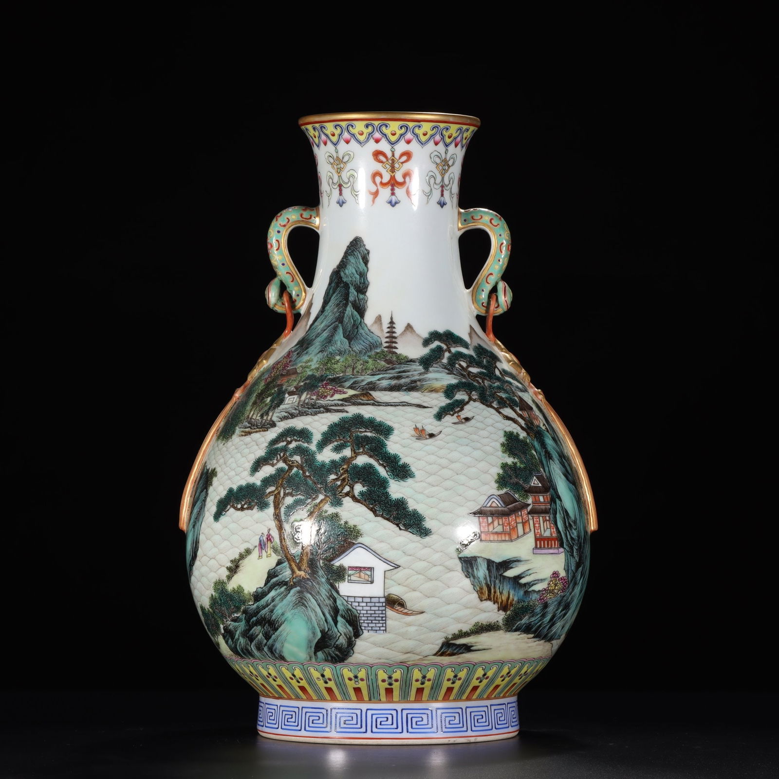 A pastel gilded landscape character story ruyi amphora made in the Qianlong period of the Qing: Qing Dynasty Qianlong year pastel gilded landscape character story ruyi amphora Size:H:39.3cm Mouth D:9.6cm Bottom:16.3cm (The Dimensions Of All Batches Are Manually Measured.If You Need More Detailed