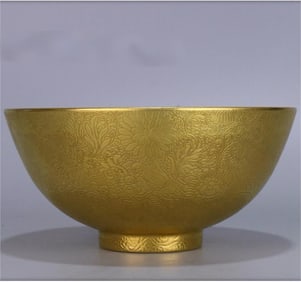 A flower gold bowl made in the Yongzheng era of the Qing Dynasty