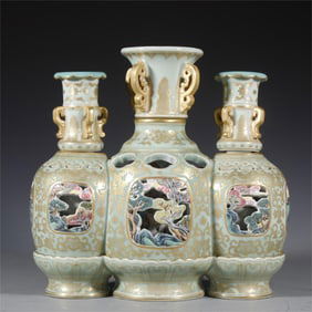 A Qing Dynasty Qianlong finger auction gold-painted three-yuan heart vase
