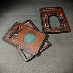 A pine stone inlaid fish fossil Rongde set inkstone made in the Kangxi period of the Qing Dynasty