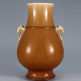 A sauce-glazed amphora from the Qing Dynasty