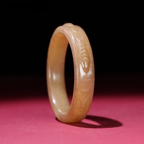A Hetian jade pit full of fish pattern bracelets of the War Han Dynasty